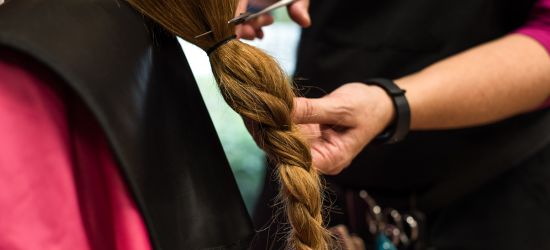 Δωρίστε τα μαλλιά σας για κατασκευή παιδικών περουκών